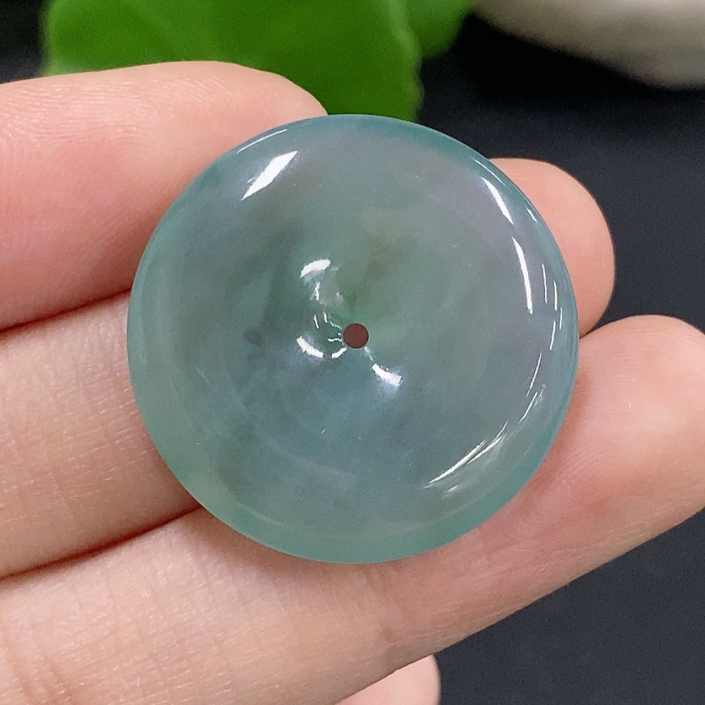 Jadeite Peace Knot pendant crafted from jade, weighing approximately 6.43g, featuring intricate knot design on a smooth jade surface.