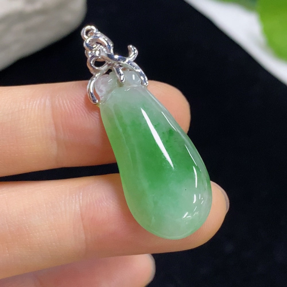 Jadeite Blessing Melon Pendant with 18K Gold and Diamond Accents, Total Weight Approximately 4.74g