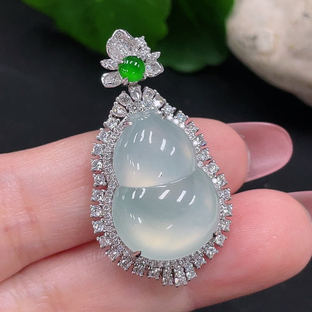Jadeite Gourd Inlaid Pendant 18K Gold Total Weight Approx. 8.2g (With Diamond Accents)