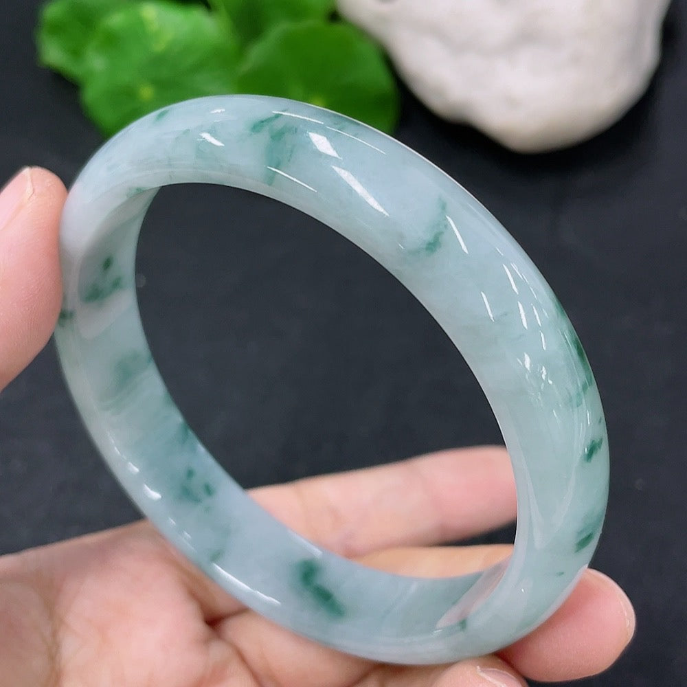 HKHQ jadeite round bracelet with a 59.5mm diameter, showcasing smooth, polished jade stones and a weight of approximately 48 grams.
