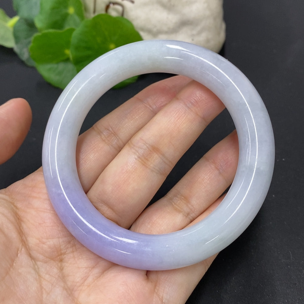 HKHQ jadeite round bangle, size 56.3, weighing 77.3g, showcasing smooth, polished jadeite with a glossy finish.