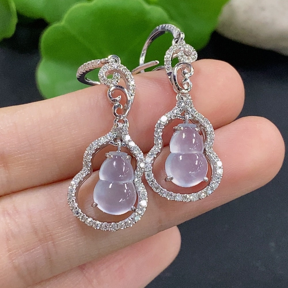 Jadeite gourd inlaid earrings, no hallmark, 18k gold content, diamond accents, total product weight approximately 6.15g