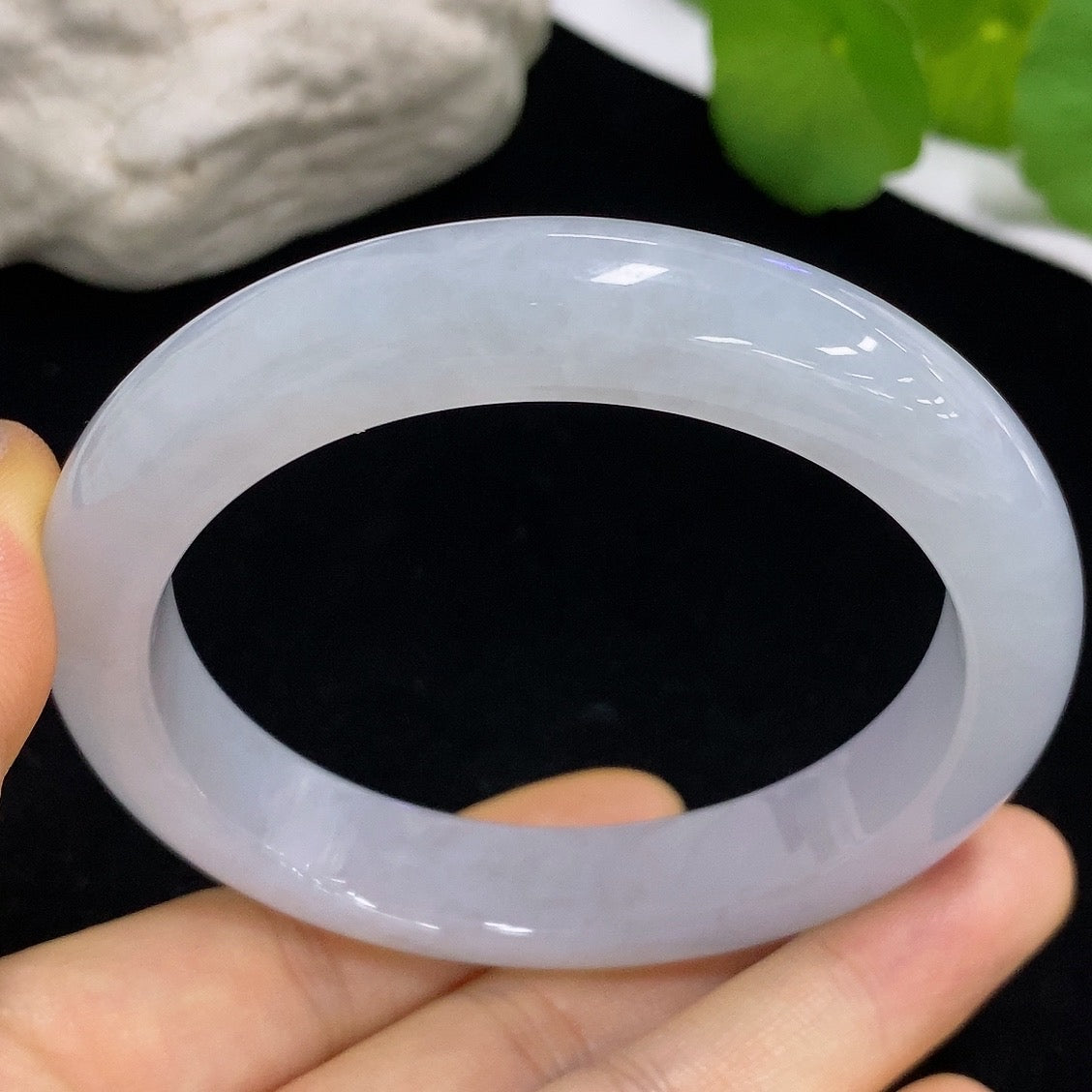 Jadeite round bangle with size 58.8 and weight 64.88g, showcasing smooth green jade surface and craftsmanship.