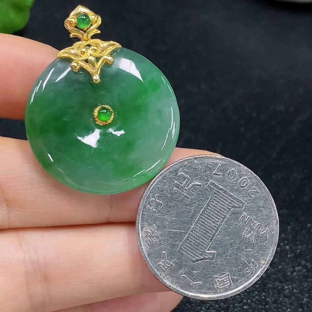 Jadeite Peace Pendant (18k Gold Clasp) Total Weight 6.971g