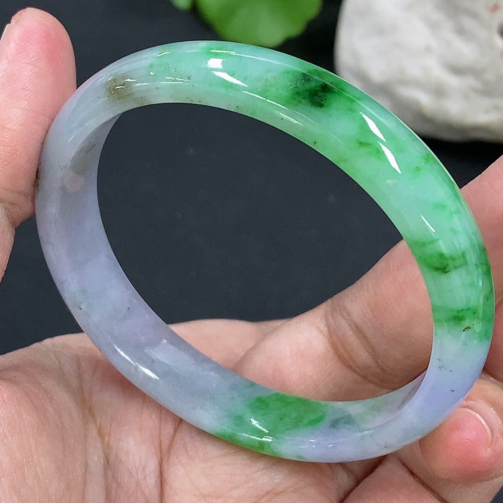 Jadeite Concubine bracelet by HKHQ featuring green jade beads, weighing 31.3g, size 53.6/47.8, detailed close-up image.