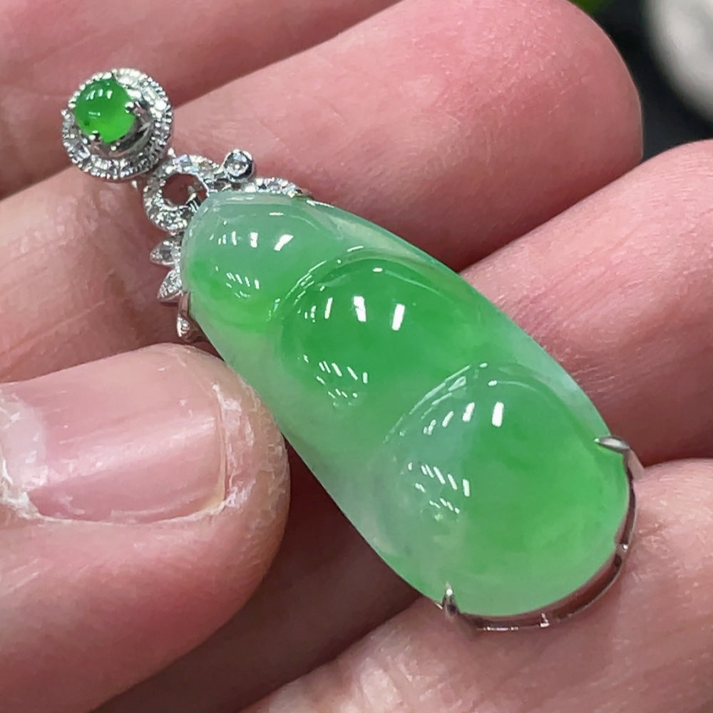Jadeite Bean Pendant with 18K Gold and Diamond Accents, Total Weight Approx. 3.9g