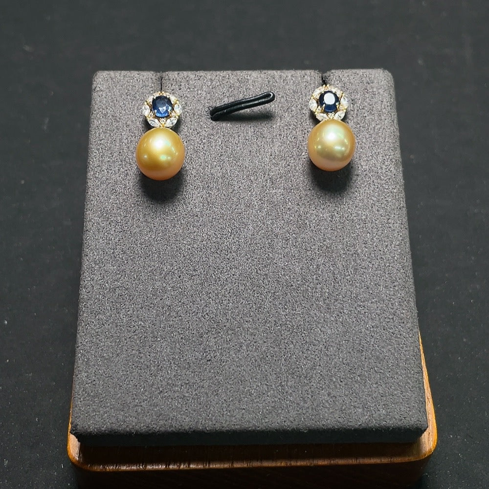 Seawater pearl earrings with sapphire, 18k gold, non-diamond, color origin undetermined, total weight approximately 3.75g, size about 9.1mm
