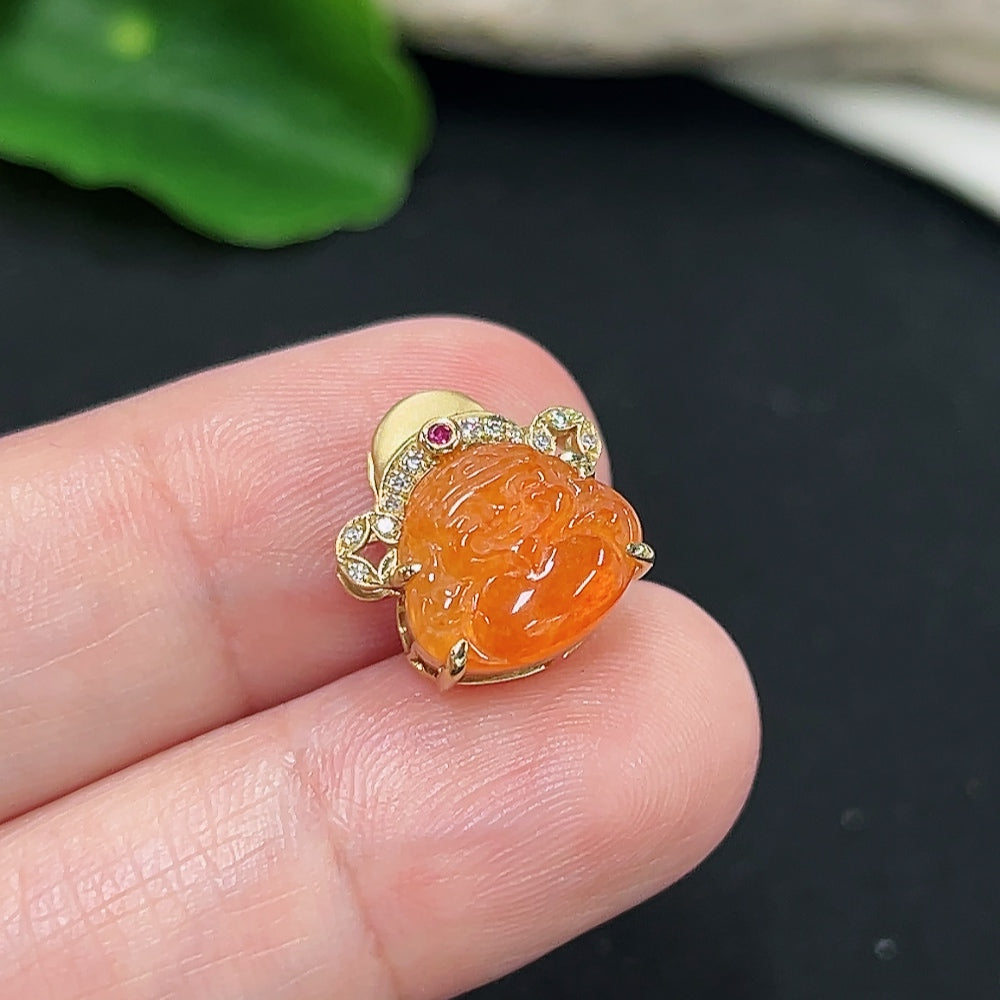 Jadeite Maitreya Buddha inlay pendant 18K gold (with colorless diamond inlays) (Color origin undetermined)