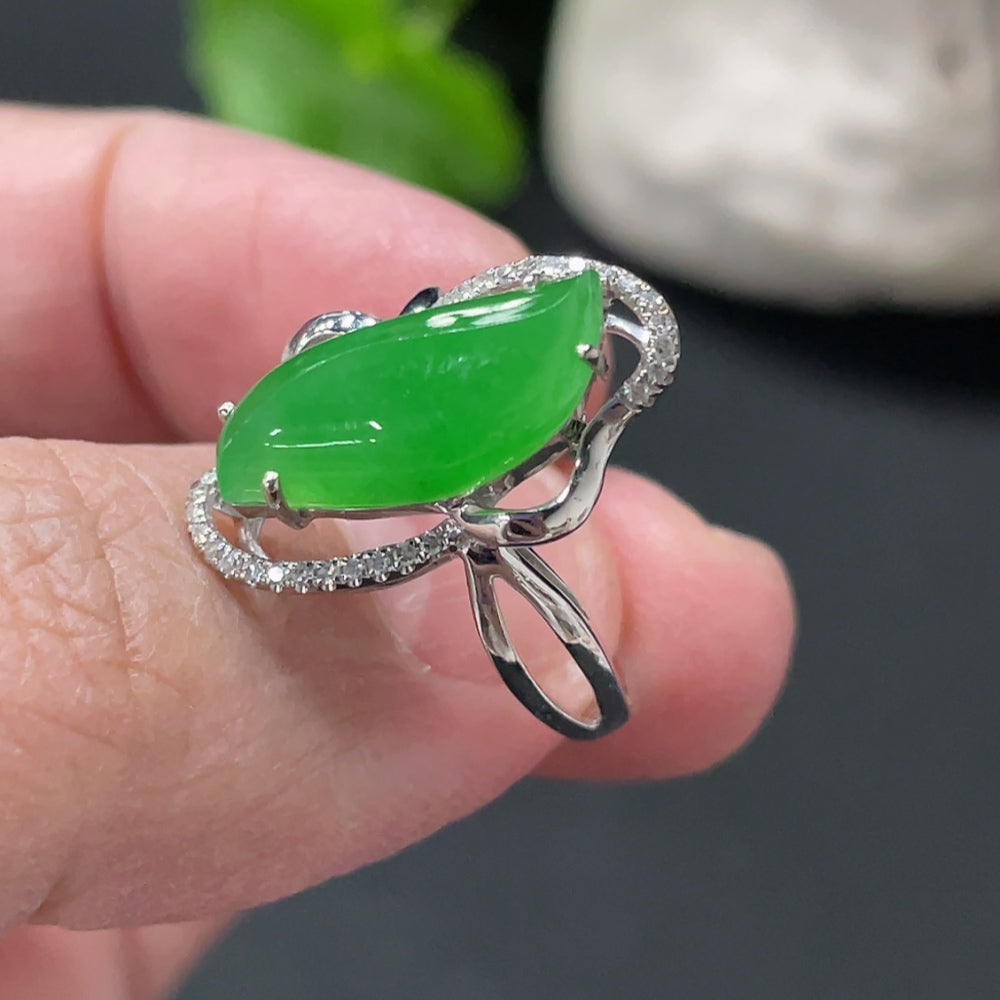 Jadeite Inlaid Ring 18k Gold Setting Size 13 with Diamond Accents Total Weight Approx. 3.89g