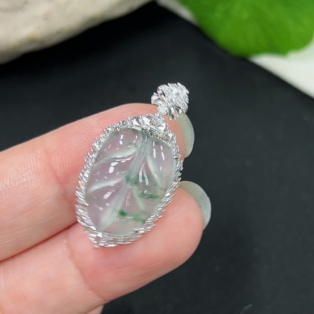Jadeite Pendant Leaf 18k Gold Inlaid with Diamonds Total Weight Approx. 2.86g
