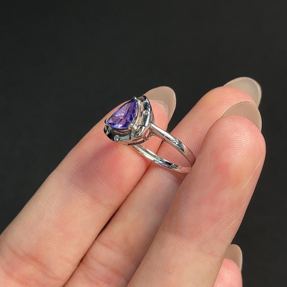 Tanzanite gemstone ring in 18K gold, size 6.5, featuring a vibrant blue-purple tanzanite, non-diamond gemstone jewelry.