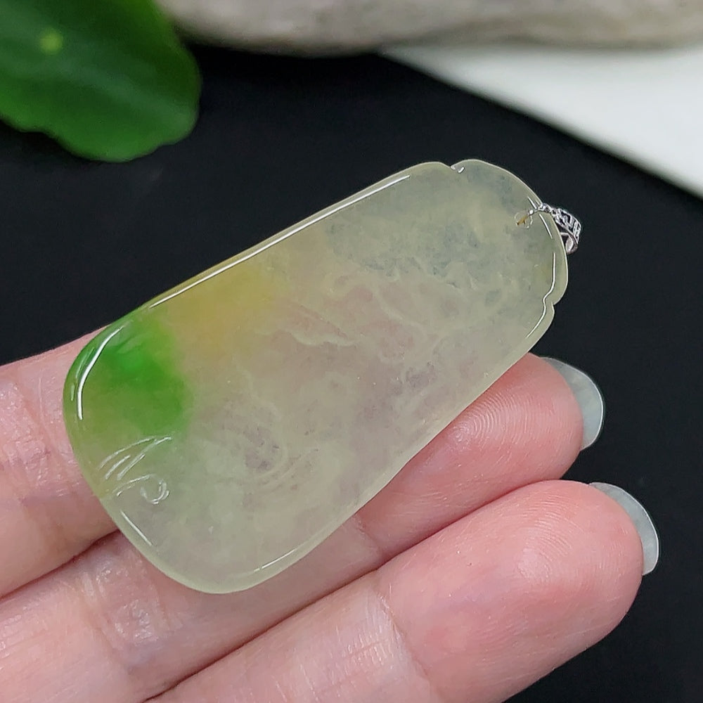 Jadeite wealth-bringing frog pendant in 18K gold, detailed green jade ornament with gold accents, weighs approximately 8.9 grams.