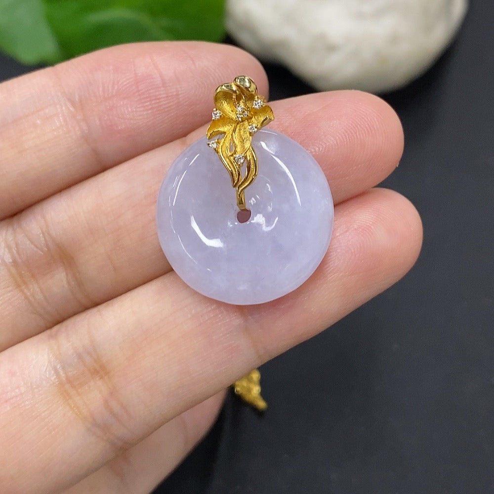 Jadeite Peace Knot pendant with 18k gold chain from HKHQ, featuring a smooth jade jadeite design and elegant craftsmanship.