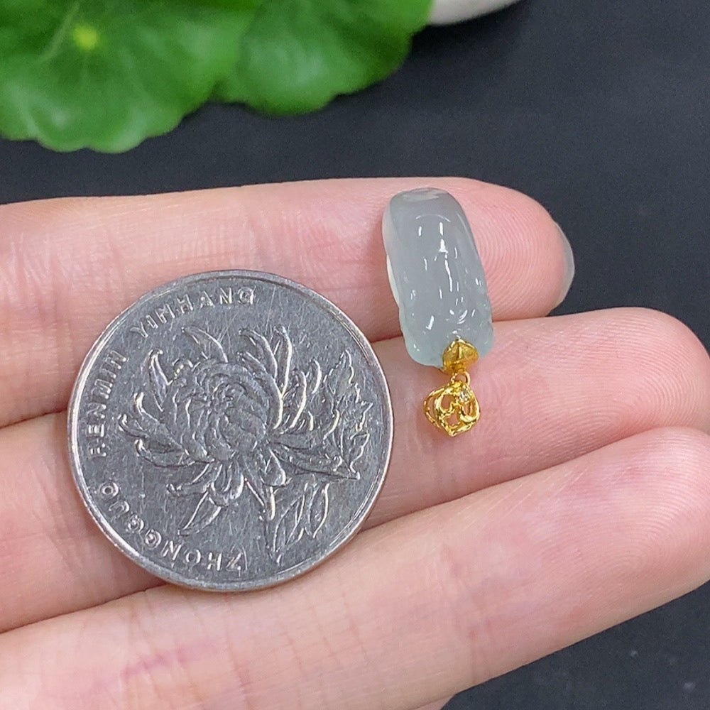 Jadeite Pi Xiu Inlaid Pendant with 18K Gold Clasp, Total Weight Approximately 2g, Non-Diamond