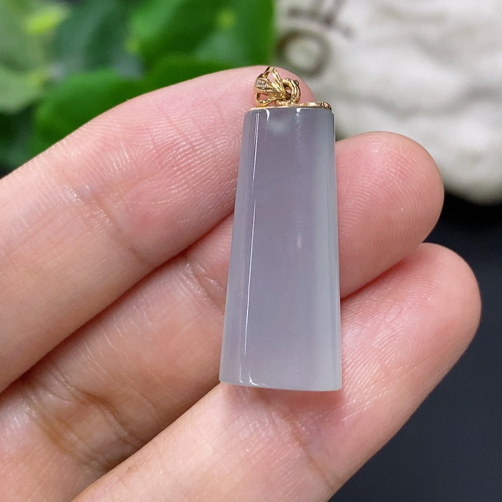 Jadeite plain pendant with 18K gold clasp, showcasing smooth green jade and gold detail, weight approx. 4.4g, by HKHQ.