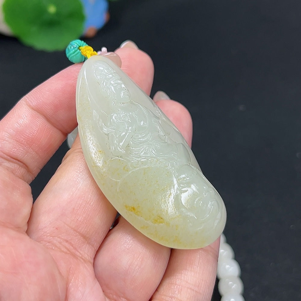 Hetian Jade Pendant of Samantabhadra Bodhisattva [Total weight approx. 105.8g (including chain)] [Undetermined origin of skin color] [Matching beads not Hetian Jade]