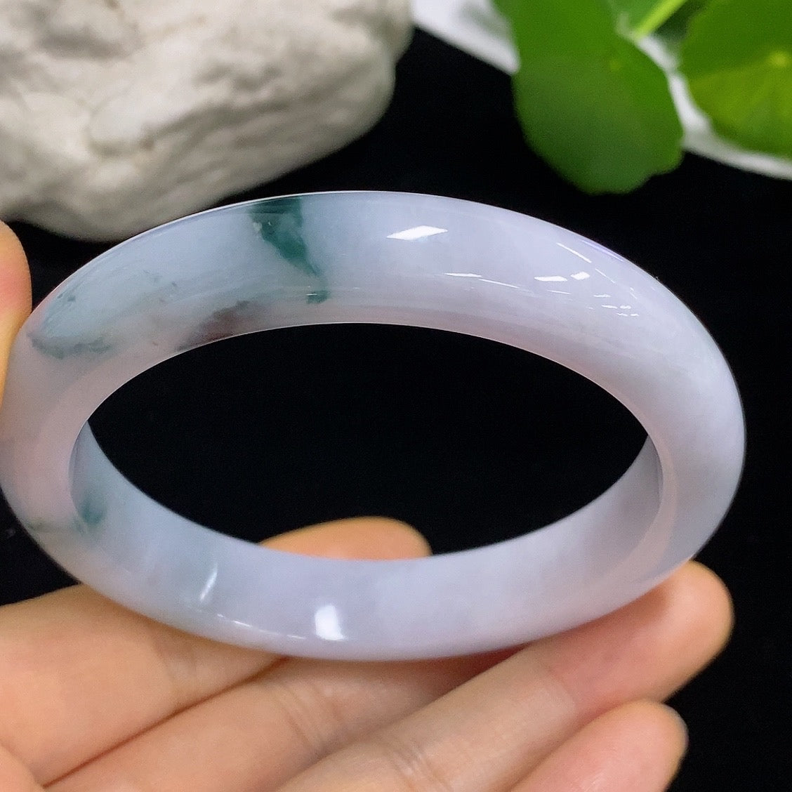 HKHQ jadeite round bangle, size 57.6, with a smooth polished surface and a total weight of 54.77g, showcasing vibrant green jade.
