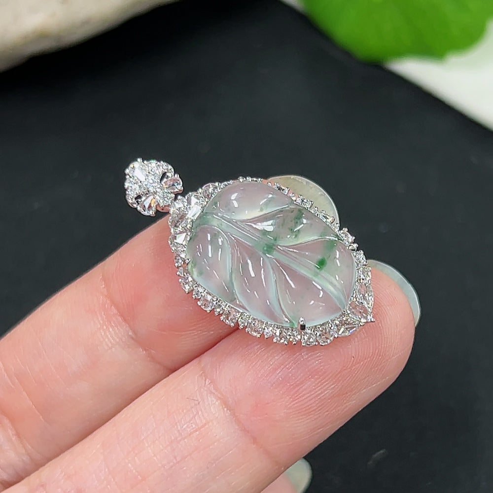 Jadeite Pendant Leaf 18k Gold Inlaid with Diamonds Total Weight Approx. 2.86g