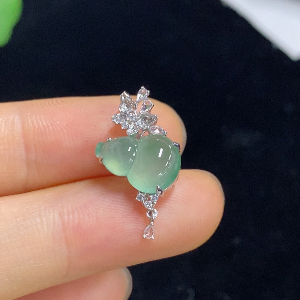 Jadeite Gourd Inlaid Pendant 18k with Diamond Accent Total Weight Approximately 1.36g