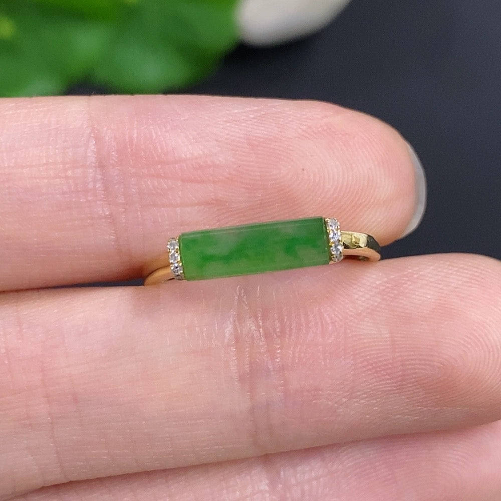 Jadeite inlaid ring 18K gold with diamond accents