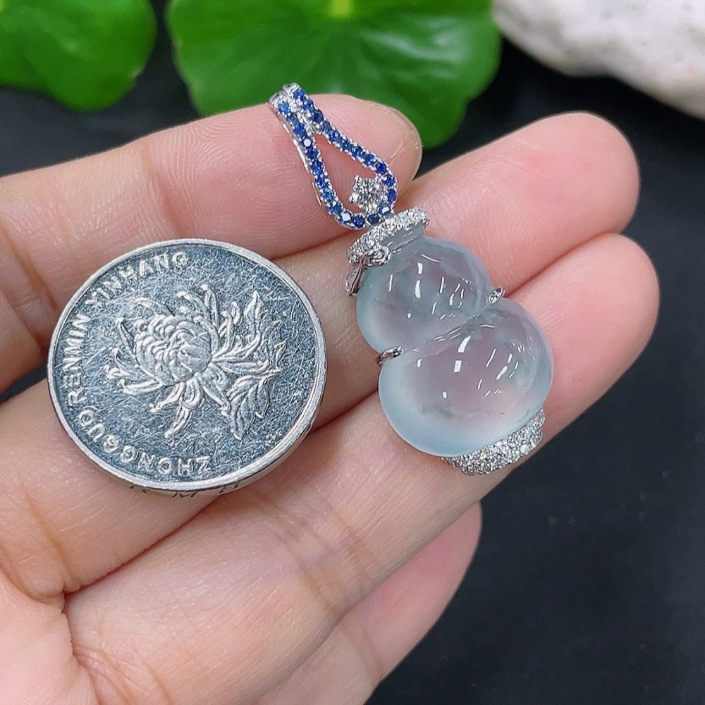 Jadeite inlaid gourd pendant 18K with diamond (colorless)