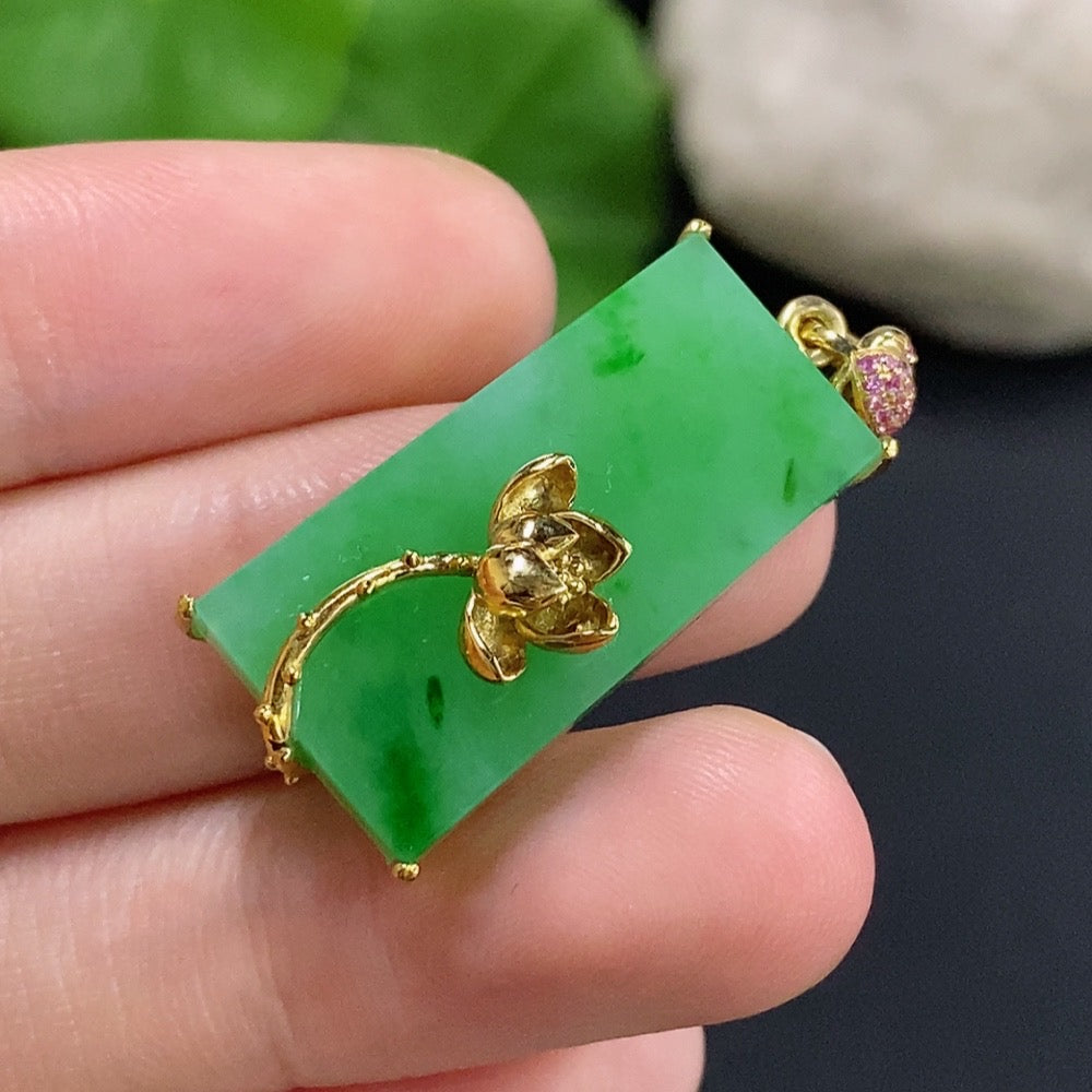Jadeite inlaid pendant with 18k gold, weighing approximately 7.1 grams, featuring intricate jade and gold craftsmanship.