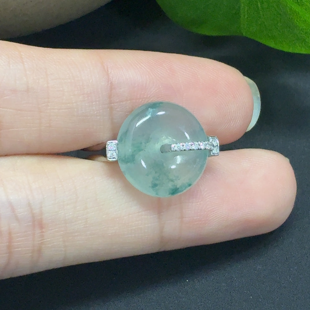 Jadeite inlaid ring with diamond