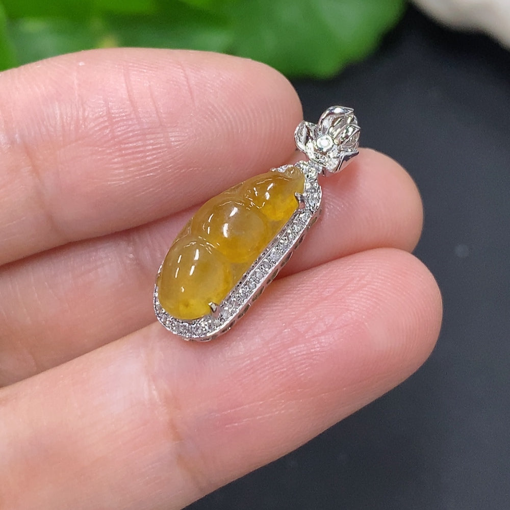 Jadeite Blessing Bean Pendant in 18K Gold, Total Weight Approx. 1.7g (With Diamond Accents)