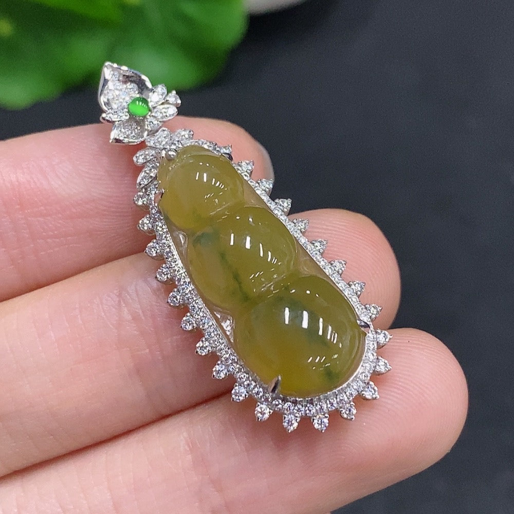 Jadeite Lucky Bean Pendant 18k Gold Total Weight Approx. 3.7g Color Origin Undetermined