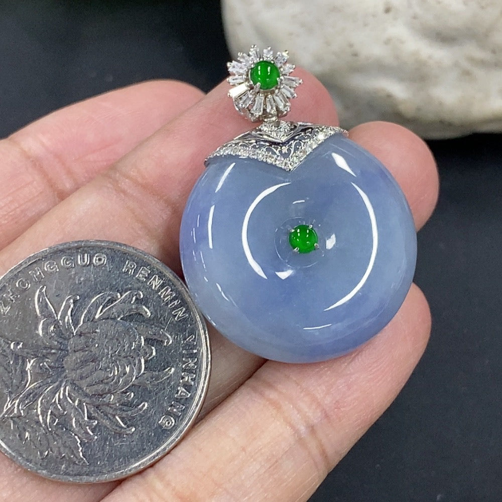 Jadeite peace knot pendant with 18K gold clasp and diamond accents, featuring a polished jade jadeite gemstone, weight 11.06g