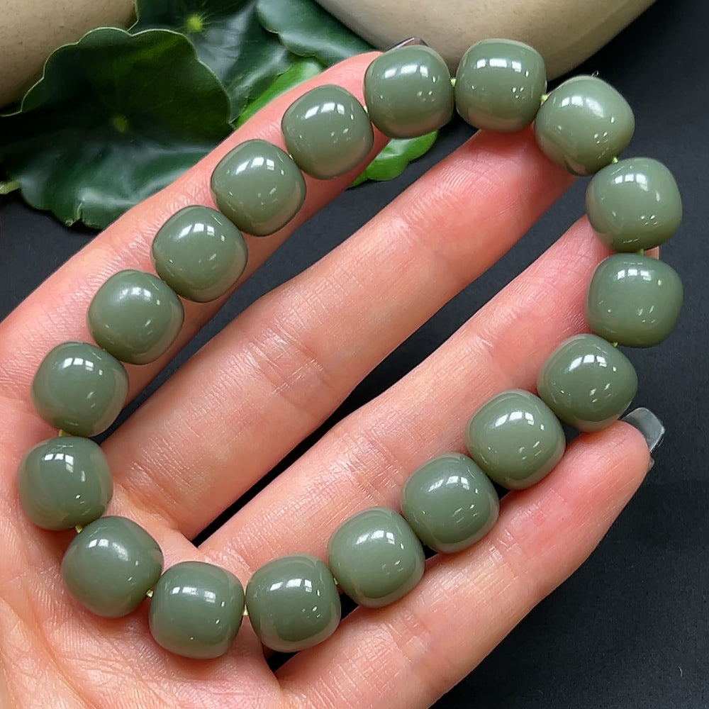 Hetian Jade bracelet with 11.8mm beads and a total weight of 49.28g, featuring smooth jade stones from HKHQ.