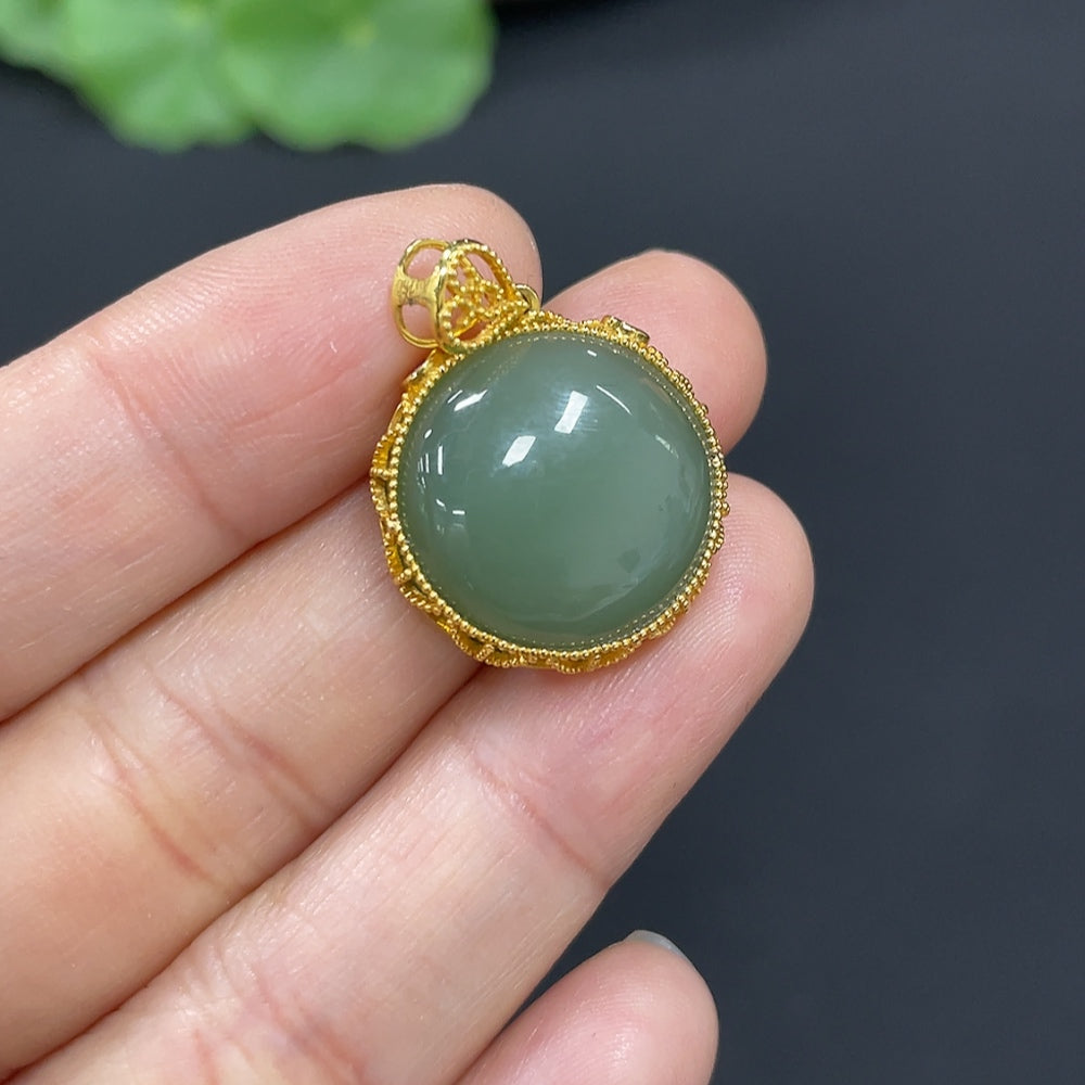 Hetian Jade Cabochon Pendant with 18K Gold, Total Weight Approx. 4.4g