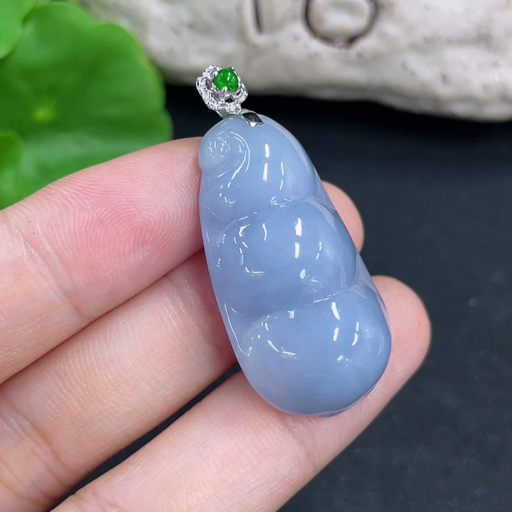 Jadeite Lucky Bean Pendant 18k