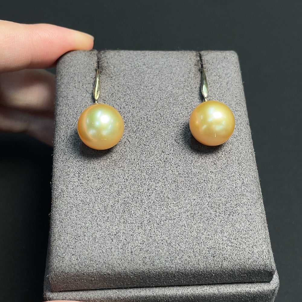 Seawater Pearl Earrings with 36% Gold Content, Approximately 12.4mm, Total Weight About 6.44g, Color Origin Undetermined, Non-Diamond