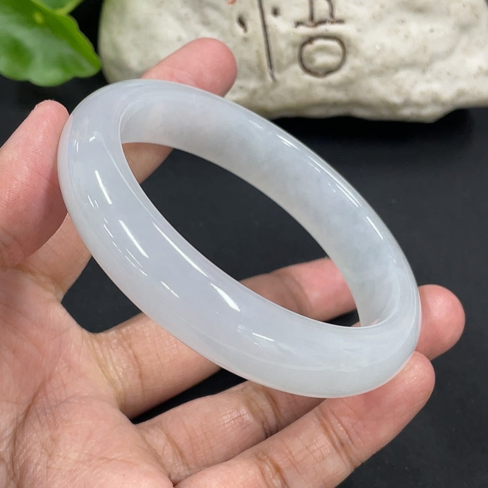 HKHQ jadeite round bangle, 57.5mm size, smooth polished surface, weighs approximately 58.27g, traditional jewelry accessory
