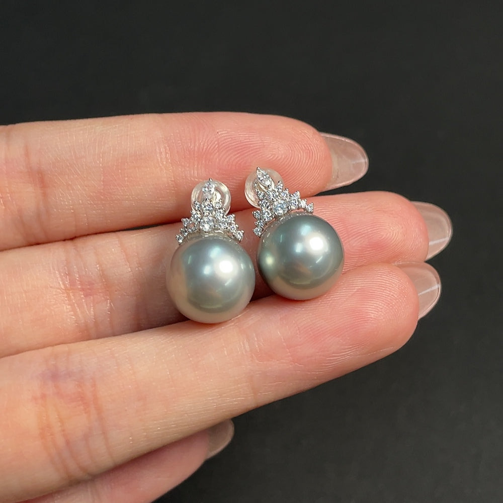 18k seawater pearl earrings, color origin undetermined, non-diamond, total weight approximately 4.84g, size about 11.3mm