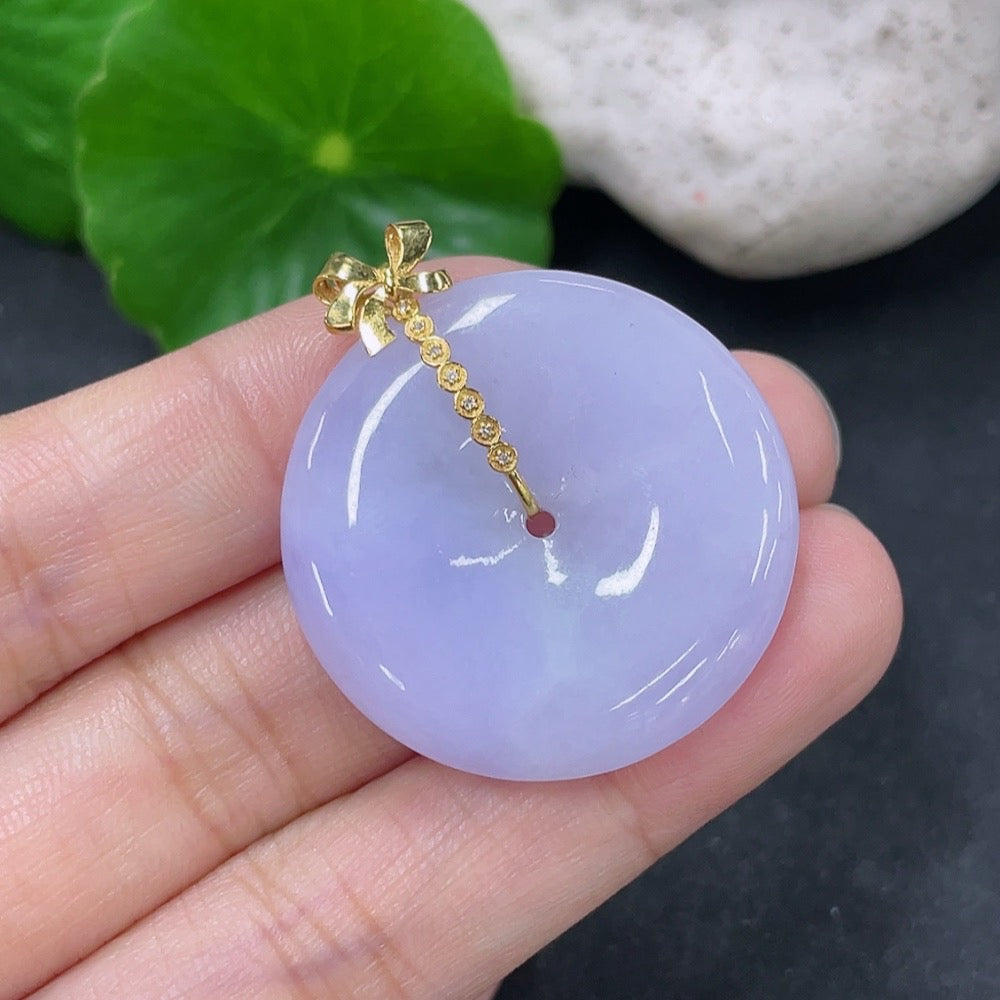 Jadeite pendant with peace buckle design, 18K gold accents, diamond details, crafted by HKHQ, weighs approximately 9.9g.