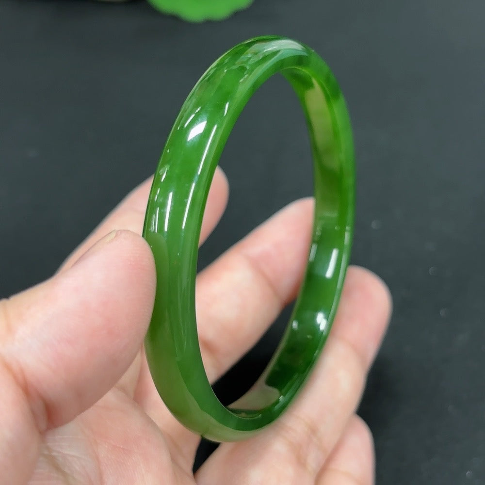 HKHQ Hetian Jade green round bracelet, size 57.2, weighs approx. 20.4g, featuring smooth polished jade beads.