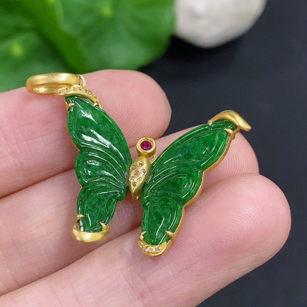 Jadeite pendant with 18k gold mount and diamond accents, featuring minerals, on a delicate necklace chain.