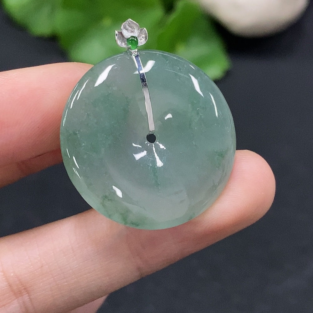 Jadeite Peace Knot Pendant 18K Gold Total Weight Approx. 8.5g
