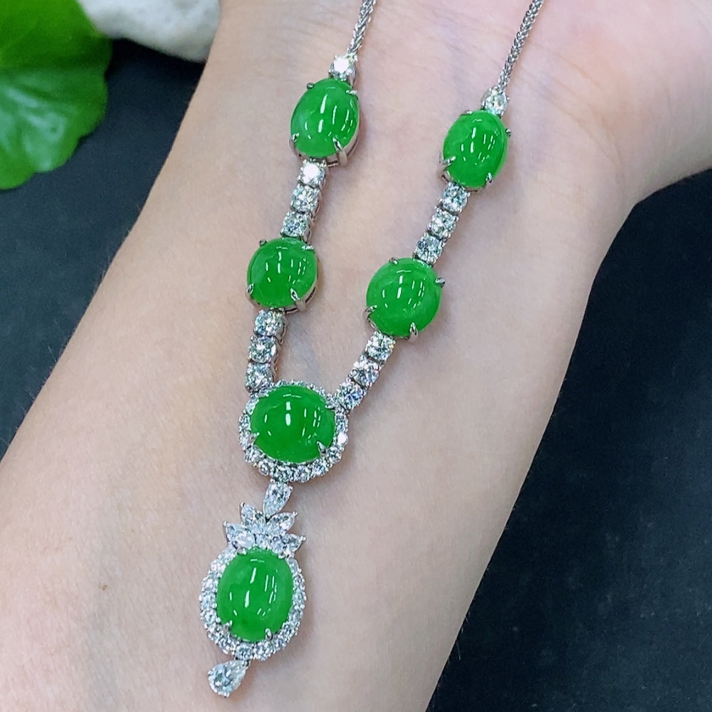 Jadeite Bezel-set Cabochon Pendant in 18K Gold with Diamond Accents