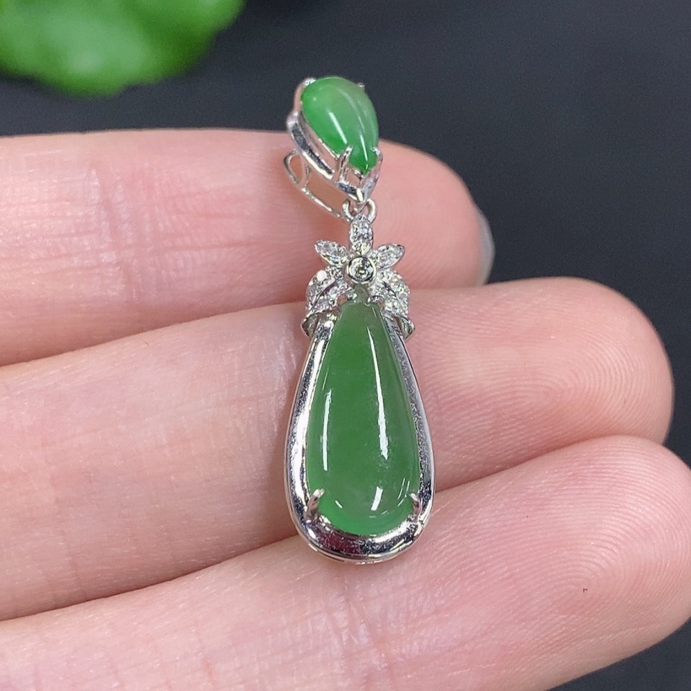 Jadeite teardrop-shaped pendant with 18k gold mounting, total weight approximately 1.6g, accented with diamonds