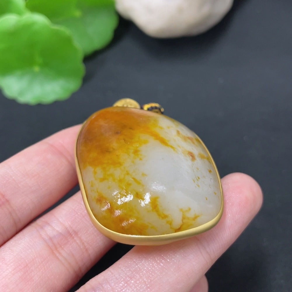 Hetian Jade Inlaid Pendant, Undetermined Skin Color Cause, 18k Gold Pendant, Total Weight (Including Rope) Approx. 41.5g