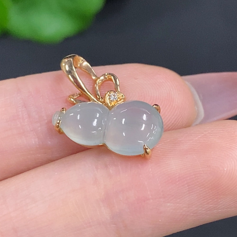 Jadeite Gourd Pendant with 18k Gold and Diamond Accents, Total Weight Approximately 1.8g