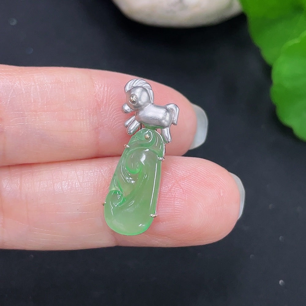 Jadeite Ruyi Inlaid Pendant 18K Gold Total Weight Approx. 2.44g