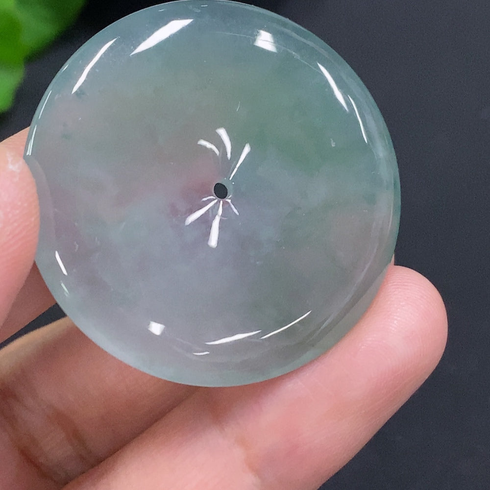 Jadeite Peace Knot, total weight approximately 15.3g