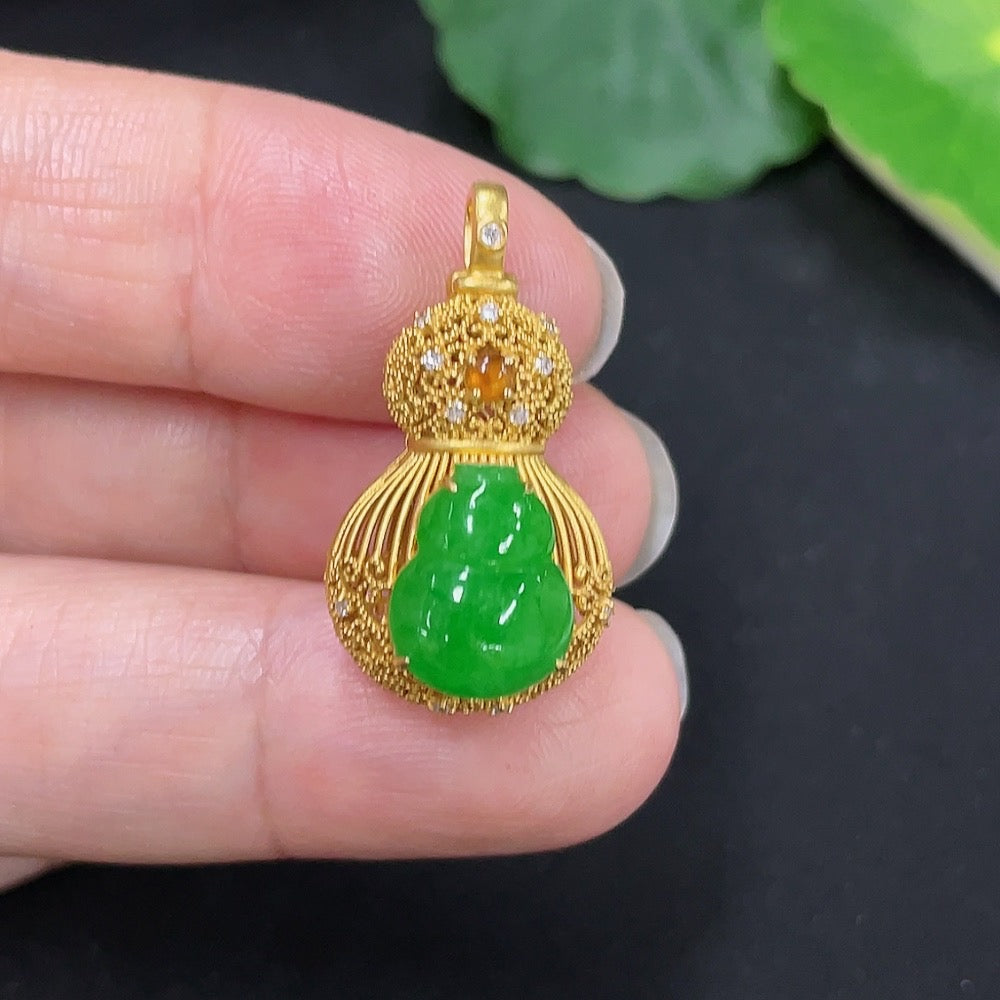 Jadeite Inlaid Pendant 18K Gold Total Weight Approx. 3.3g (With Diamond Accents)