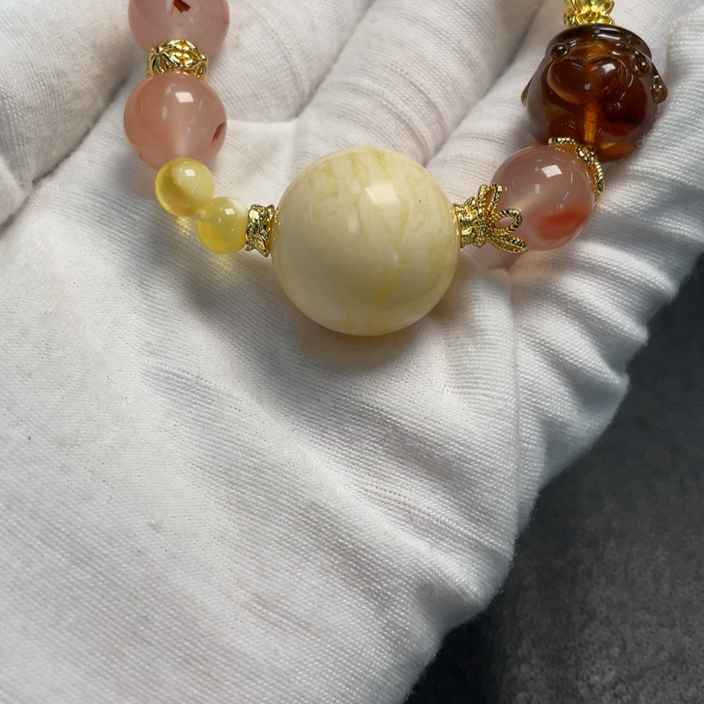 Amber Beeswax Bracelet with Southern Red Agate and Hetian Jade, Non-Gold, Total Weight Approx. 30.6g, Size 6.6-21.2mm