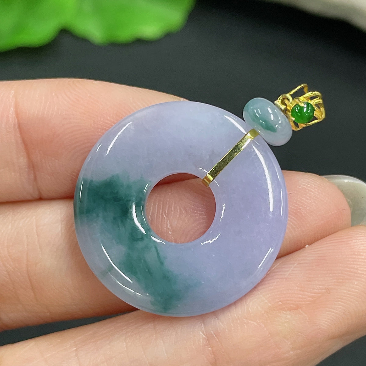 Jadeite pendant with 18k clasp, featuring smooth green jade, weighs approximately 4.5g, designed by HKHQ.