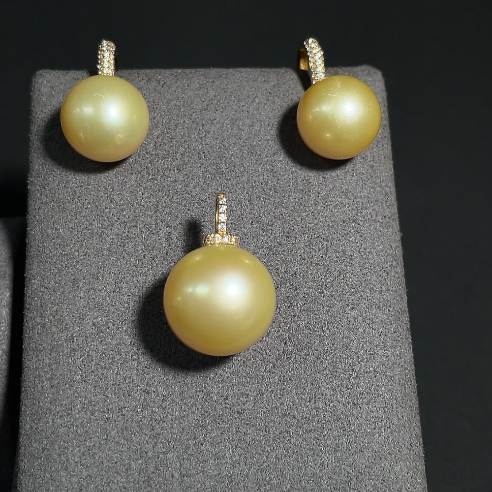 Saltwater Pearl Ring and Pendant and Earring Set Non-Diamond 18K Gold